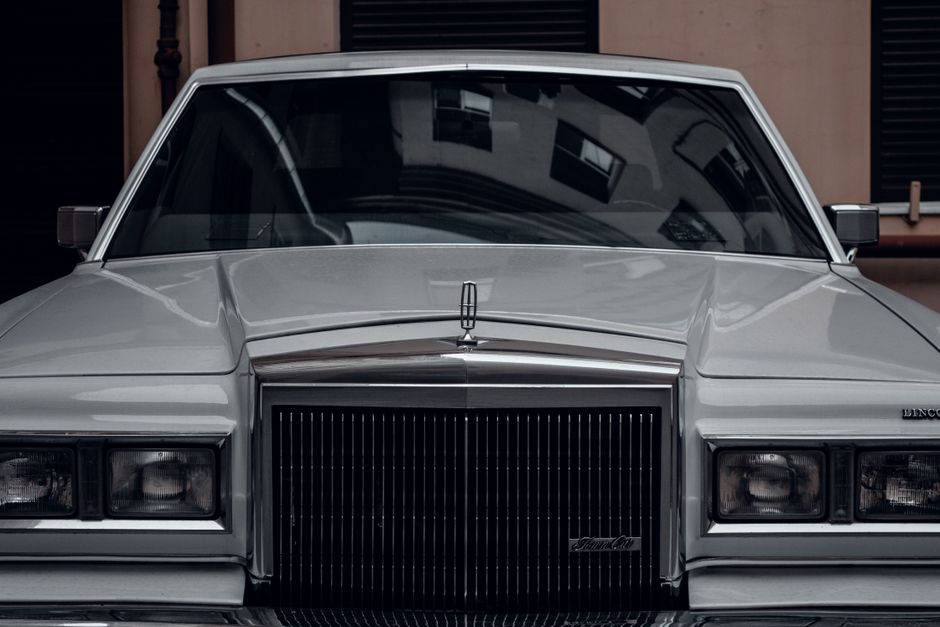 Front view of a classic Lincoln Continental Mark V in silver, showcasing vintage style and elegance